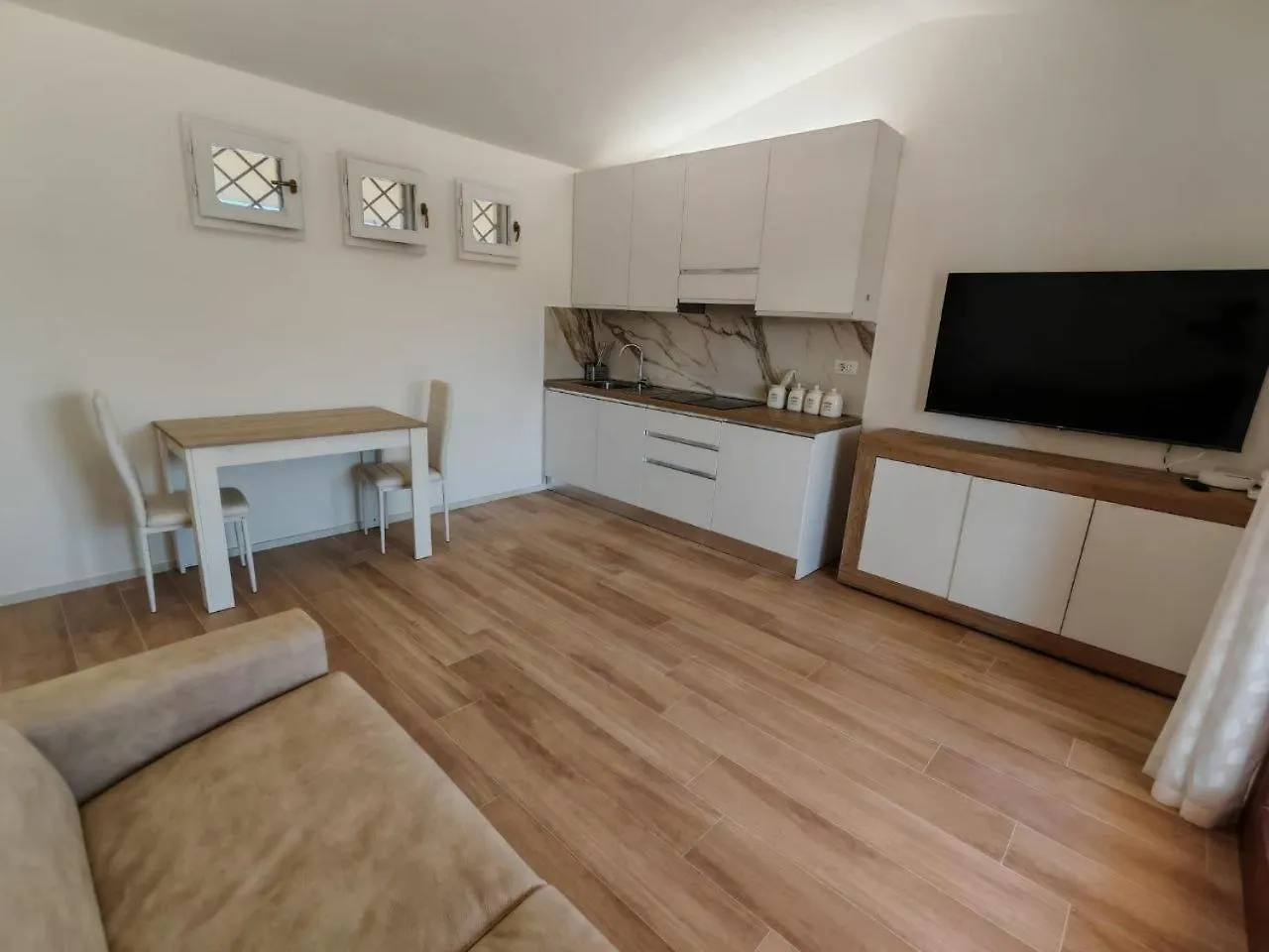 Silone Superior Apartment - Olbia Mare 0*,  Italia